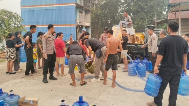 Lebih dari 300 Warga Pulau Tayan Barat Sanggau Hadapi Keterbatasan Air Bersih
