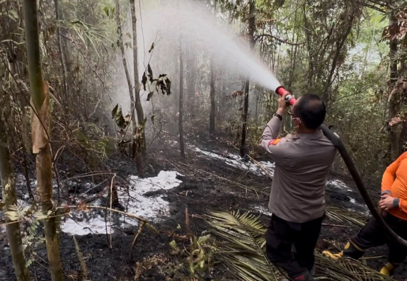 Karhutla di Dusun Pana Sanggau Ditangani Gabungan, Belasan Peralatan Dikerahkan