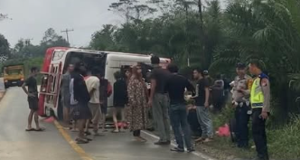 Bus Jurusan Sambas-Putussibau Kecelakaan di Silat Hilir, Satu Orang Meninggal