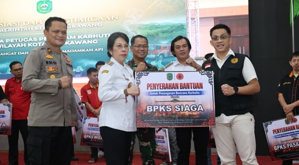 907 Personel Penanganan Karhutla Singkawang Terima Bantuan Setelah Bertugas Padamkan Api