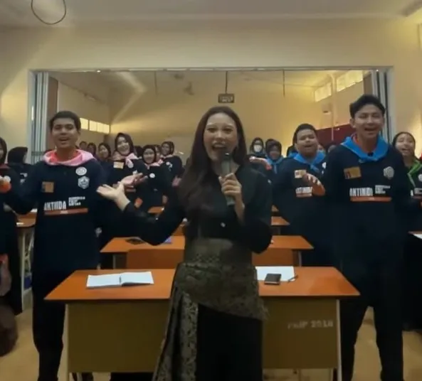 Edukasi CBP Rupiah di lingkungan kampus, Komang Tri Shinta Dewi berbagi pemahaman kepada mahasiswa baru FKIP Universitas Tanjungpura.