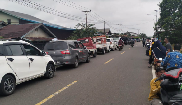 Distribusi BBM Putussibau Dipantau, Petugas Cek Jumlah BBM Masuk dan Keluar