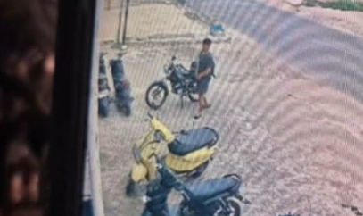 CCTV Rekam Terduga Pelaku Curanmor di Jalan MT Haryono Sintang