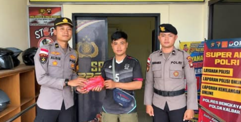 Jujur! Warga Bengkayang Temukan Uang Rp14,85 Juta dan Kembalikan kepada Pemilik