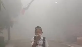 Kabut Asap Karhutla Kembali Mengganggu Aktivitas Warga di Sumatra dan Kalimantan