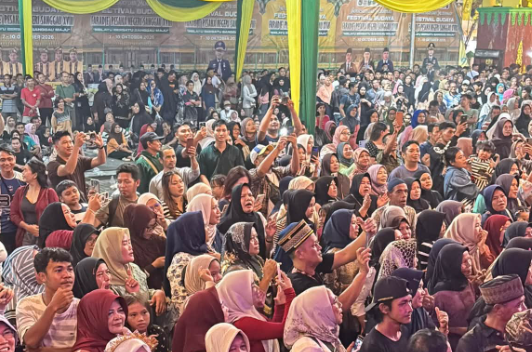 Festival Faradje’ Pesaka Negeri XVIII Resmi Ditutup, Ribuan Warga Padati Keraton Surya Negara