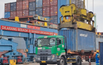 Truk Logistik Padati Jalan Pontianak, Optimalisasi Pelabuhan Kijing Dinilai Mendesak
