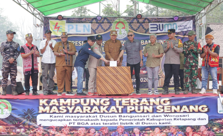 144 Rumah di Bangunsari dan Wonosari Ketapang Akhirnya Mendapat Akses Listrik