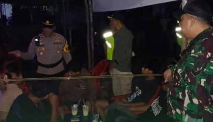 Penjualan Miras Jadi Perhatian dalam Patroli Warung Remang-Remang di Tekarang