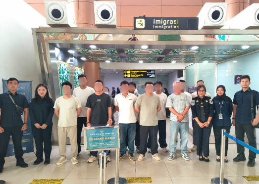 Imigrasi Sanggau Deportasi 11 WNA Tiongkok, Diduga Salahgunakan Izin Tinggal