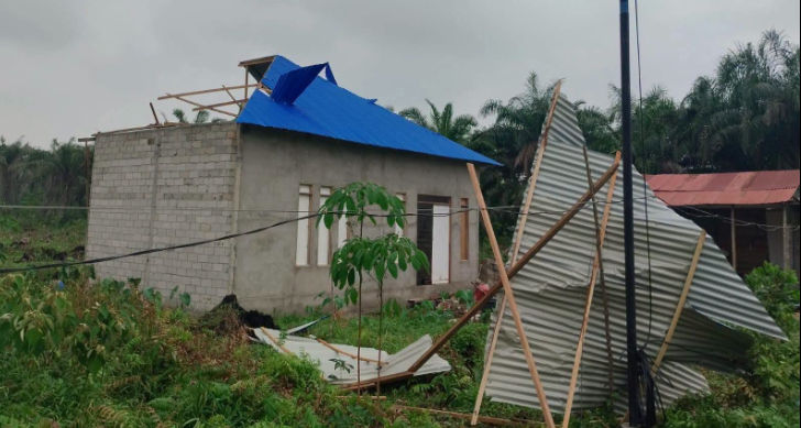 Puting Beliung Terjang Desa Pasir Palembang Mempawah, Sejumlah Rumah Rusak