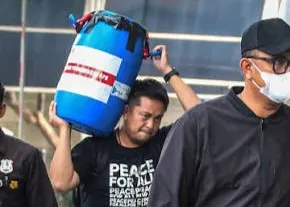 KPK Sita Rp1,9 Miliar Terkait OTT Bupati Klaten, Termasuk Tong Berisi Uang