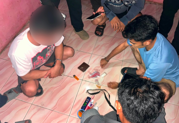 Polsek Sekayam Gerebek Penginapan, Paket Diduga Sabu 19,97 Gram Disita