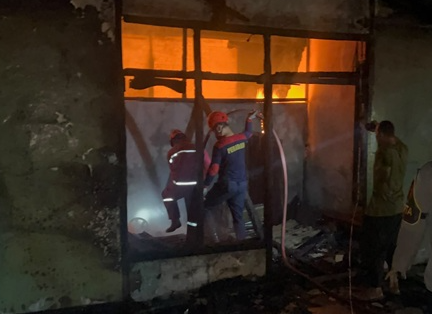 Kebakaran Rumah di Sekadau, Pria Alami Luka Bakar saat Berusaha Padamkan Api