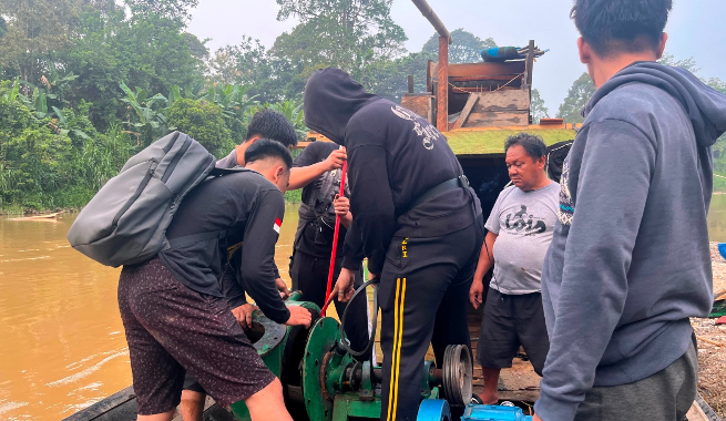 Lanting Diduga Digunakan untuk Tambang Emas Ilegal di Sungai Sekayam, Polisi Sita Peralatan