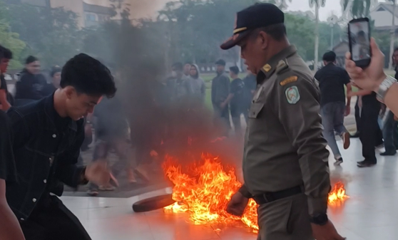 Demonstrasi Mahasiswa di Kantor Gubernur Kalbar Ricuh, Massa Dihalau Sebelum Berorasi