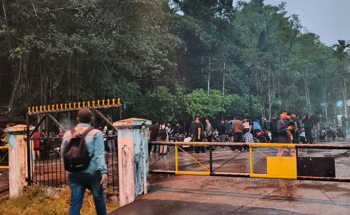 Kericuhan Berlanjut di Bundaran Digulis, Mahasiswa Aksi: Kami Seperti Dibenturkan dengan OTK