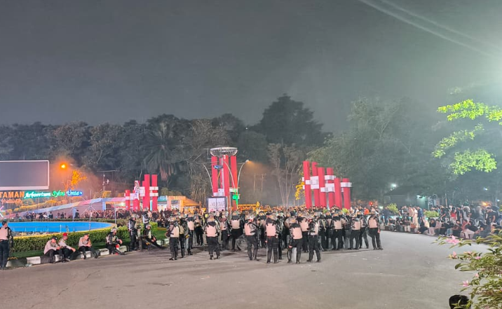 Demonstrasi Gelombang Kedua di Bundaran Digulis Pontianak Berujung Bentrokan