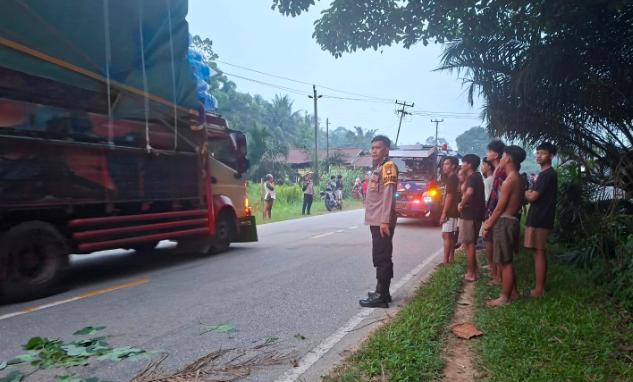 Diduga Menyeberang Tanpa Lampu Sein, Tabrakan Motor di Simpang Manuk Sanggau Tewaskan Satu Orang