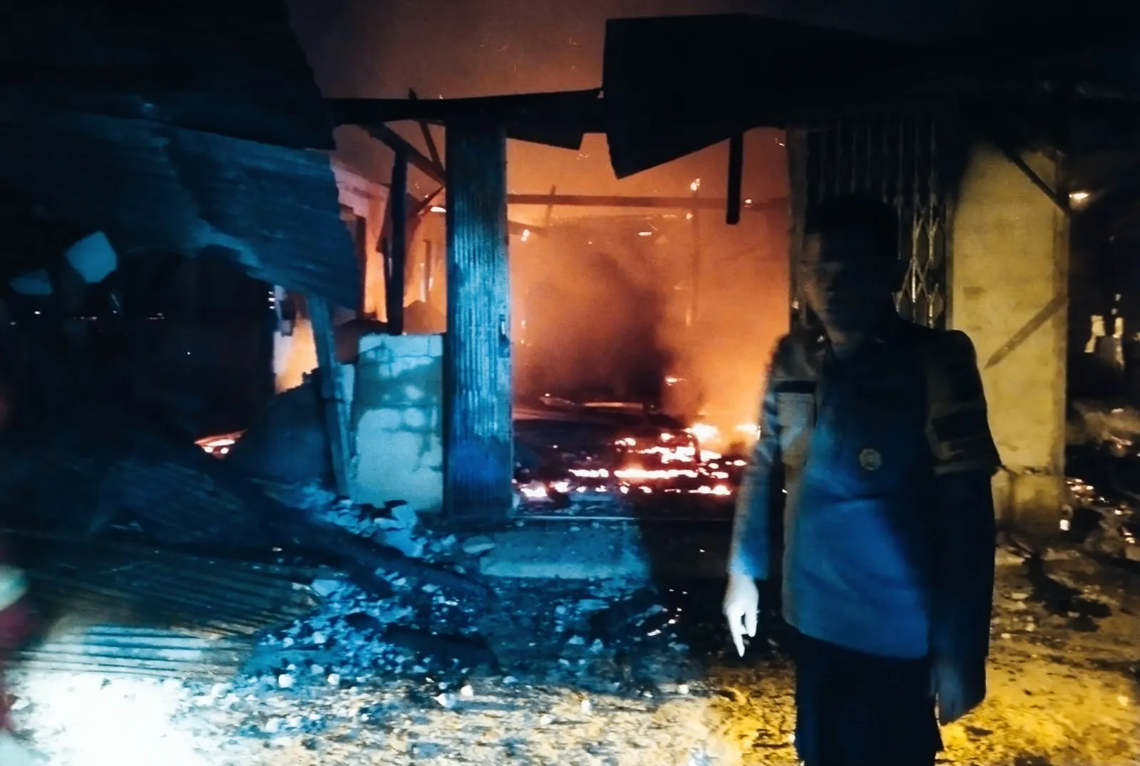 Kebakaran Hebat di Tayan Hulu Rumah Ludes, 2 Warga Alami Luka Bakar