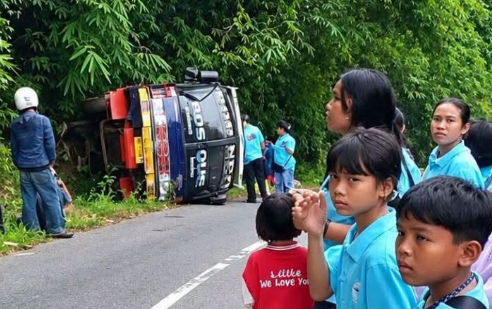 Bus Rombongan Peziarah Terbalik di Bukit Lenao Bengkayang, 33 Penumpang Selamat