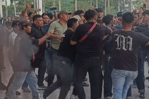Kapolresta Pontianak Melihat dan Membiarkan Mahasiswa Dipukuli dan Ditendangi OTK
