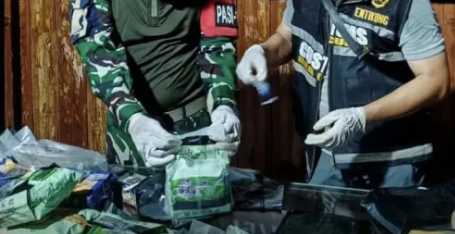 Satgas Pamtas Yonarmed 19 Sita 32 Kilogram Sabu dan Ribuan Ekstasi di Perbatasan Entikong