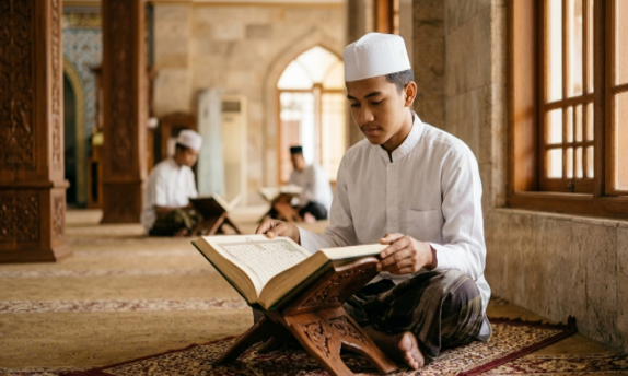 Membaca Al-Qur'an, Menenangkan Hati di Tengah Kegelisahan