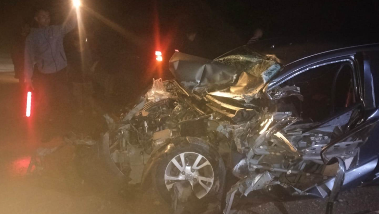 Jarak Pandang Terbatas Akibat Kabut Tebal Pemicu Tabrakan Truk dan Minibus di Jalan Raya Beduai Kabupaten Sanggau