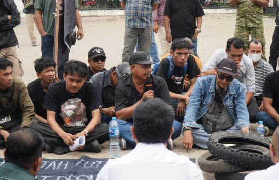 Didemo Puluhan Warga Batu Ampar, Pemkab Kubu Raya Sepakat Cabut Kenaikan Tarif Angkutan Sungai