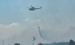 Operasi Water Bombing Karhutla Masih Berlanjut di Lahan Gambut Kalimantan Barat