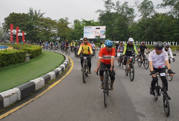 Ribuan Pesepeda Meramaikan Happy Cycling 2026 Rute 15 Kilometer di Kota Pontianak