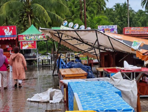 Hujan Deras dan Angin Kencang Rusak Lapak UMKM di Patoka Mempawah