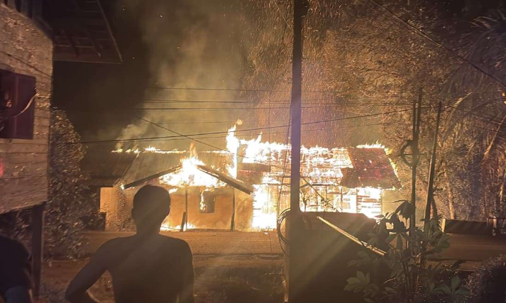 Rumah Warga di Penyeladi Sanggau Ludes Terbakar, Api Diduga Muncul dari Plafon