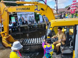 Edi Kamtono Gaungkan Cinta Parit Bersih