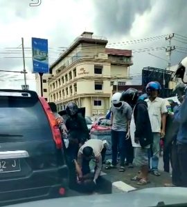 Simpang Garuda Geger, Pria Tergeletak Diduga Tertembak