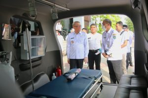 Desa Mandiri Paal Melawi Dapat “Hadiah” Ambulan Dari Sutarmidji