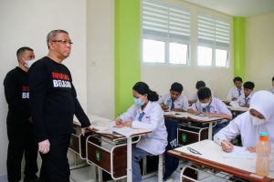 SUTARMIDJI INGIN TIDAK ADA LAGI SEKOLAH YANG MASUK SORE