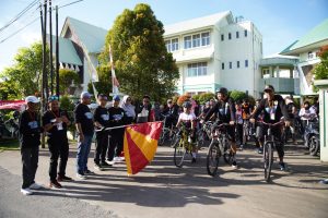 Alumni SMP 2 Gelar Gowes, Edi Kamtono yang Angkat Bendera Start