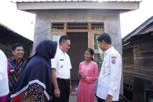 Edi Kamtono Serahkan Kunci Rumah Program Bedah Rumah PMI