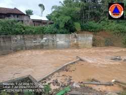 Tiga Hanyut dan Satu Meninggal Dunia Akibat Banjir Bandang