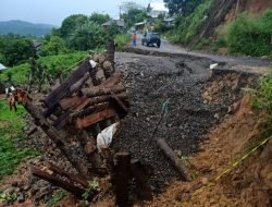 Hujan Lebat Akibatkan Banjir dan Longsor