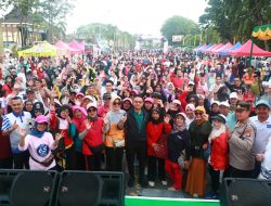 Edi Kamtono dan Istri Fun Walk Bersama Warga Peringati Hari Jadi ke-252 Pontianak