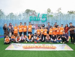 Aston Pontianak dan Transera Hotel Ajak Anak Yatim Bermain ke Wahana Pal 5