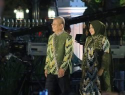 Dihadapan Presiden,Harisson dan Istri Bergaya Tampilkan Batik Khas Kalbar