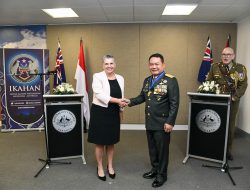 Kepala Staf Angkatan Darat Indonesia periode 2021 – 2023  Terima Tanda Kehormatan Australia