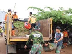 Antisipasi Banjir Dan DBD, Kodim 1203/Ketapang Bersama Forkopimda Bersihkan Pasar