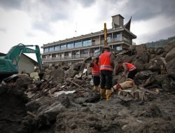 Anjing Pelacak dan Penyelam Dikerahkan Bantu Operasi SAR Banjir Bandang Humbahas