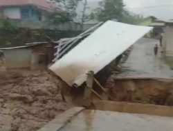 Banjir Bandang Menerjang, Puluhan Jiwa Mengungsi