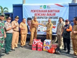 Pemprov Kalbar Salurkan Bantuan Bencana Banjir Sintang